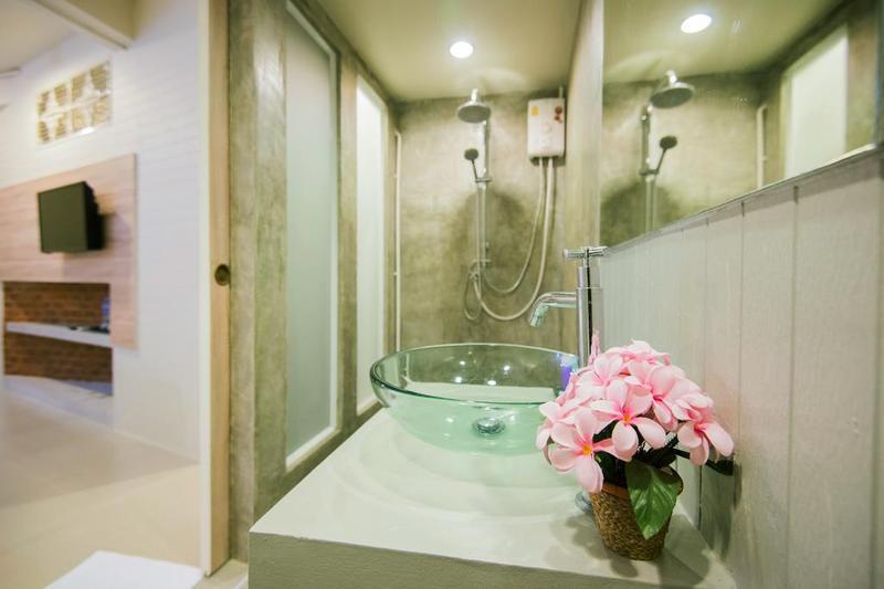 Hotel October Phuket Exterior foto