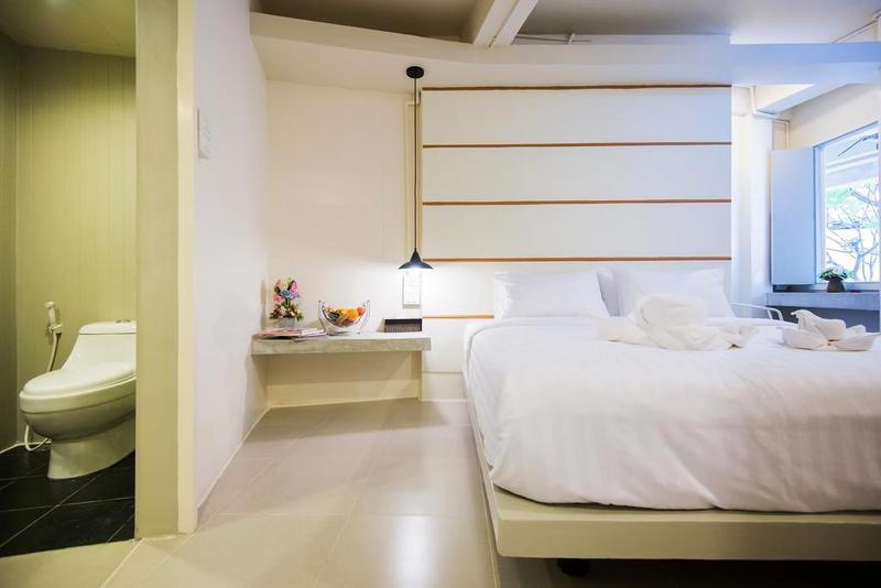 Hotel October Phuket Exterior foto