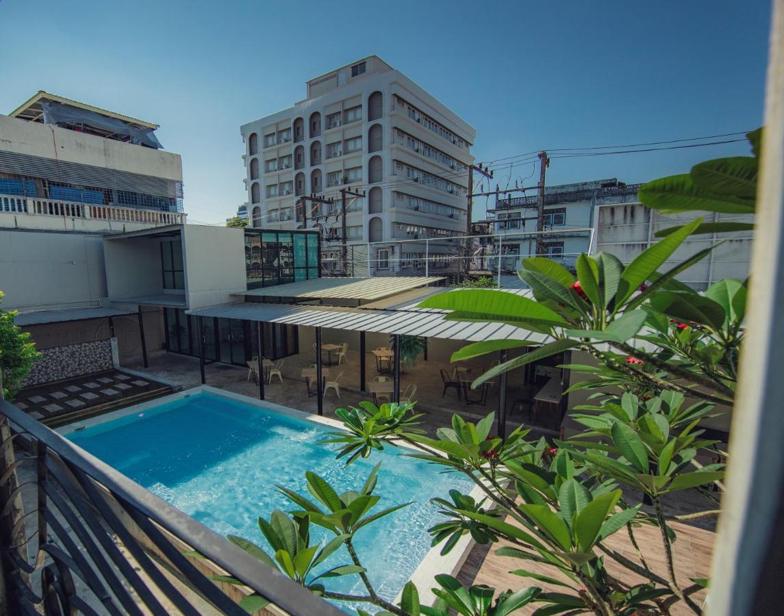 Hotel October Phuket Exterior foto